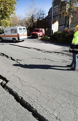 earthquake-1790921_640