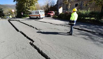 earthquake-1790921_640